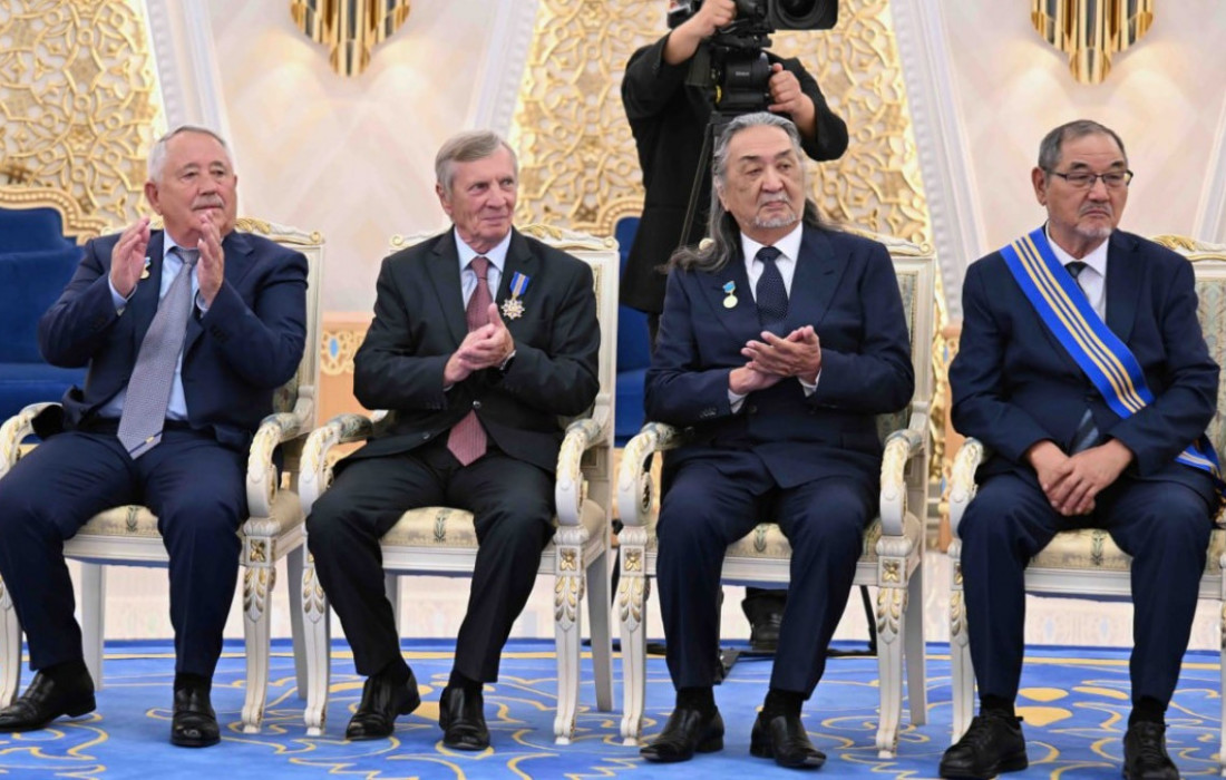 Президент мемлекетіміздің дамуына Тәуелсіздіктің елең-алаңынан бастап белсене атсалысып келе жатқан Александр Судьинге алғыс айтты