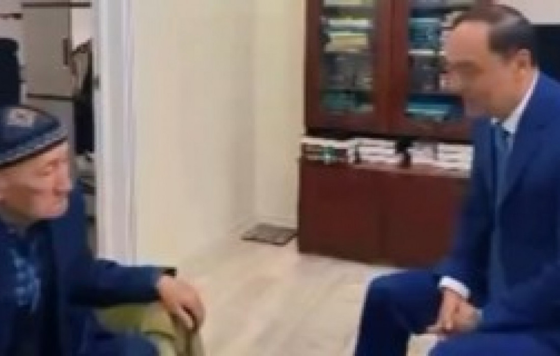 Ербол Қарашөкеев 81 жасқа толған жазушы-драматург Елен Әлімжанды құттықтады