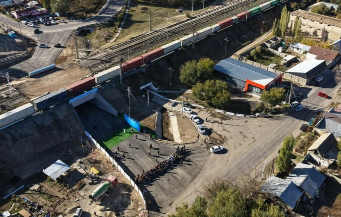 Жуалы ауданында теміржол арқылы өтетін автожол өткелі ашылды