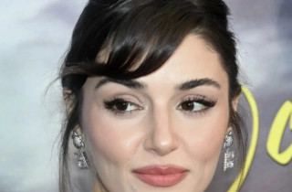 Ханде Эрчелге қатысты дау: актриса әуежайда тексерістен өтті