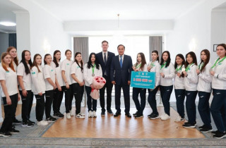 Ербол Қарашөкеев жамбылдық су добы спортшыларымен кездесті