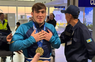 Жамбылдық әлем чемпионы Юсуф Ашраповты салтанатты түрде күтіп алды