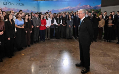 Мемлекет басшысы референдумға белсене қатысқан жастармен әңгімелесті