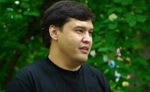 "Әркім өз жолымен кетті": Салтанаттың ағасы бірінші әйелімен неге ажырасқаны белгілі болды Айтбектің айтуынша, оның бірінші некесінде, ел айтып жүргендей, ұрып-соғу, тұрмыстық зорлық-зомбылық болған жоқ.