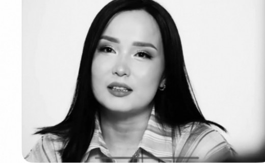 «Жобаның әке-шешесі»: Жұлдыз Өмірғали KeshYOU продюсерлерінің қамқорлығын көзіне жас алып еске алды