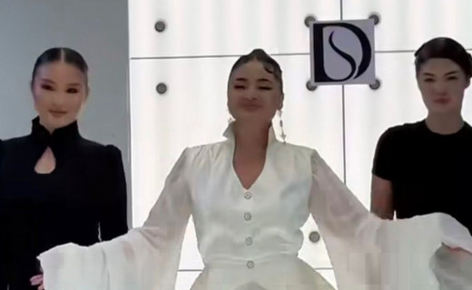 Мөлдір Мұқан қызының қуанышында: подиумдағы видео желіні тәнті етті