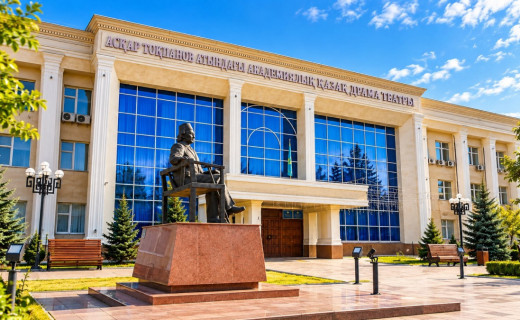 Сахнадағы 90 жыл: Асқар Тоқпанов театры жаңа белестерге бет алды