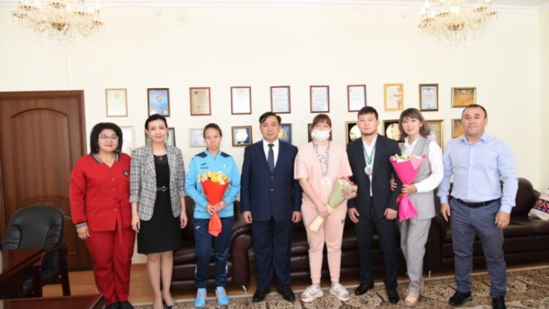 Біз жастарға сенеміз