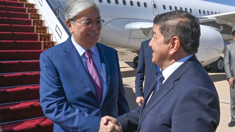 Президент Қасым-Жомарт Тоқаев Орталық Азия мемлекеттері басшыларының 21 шілдеде өтетін IV Консультативтік кездесуіне қатысу үшін Шолпан-Ата қаласына (Қырғызстан) келді