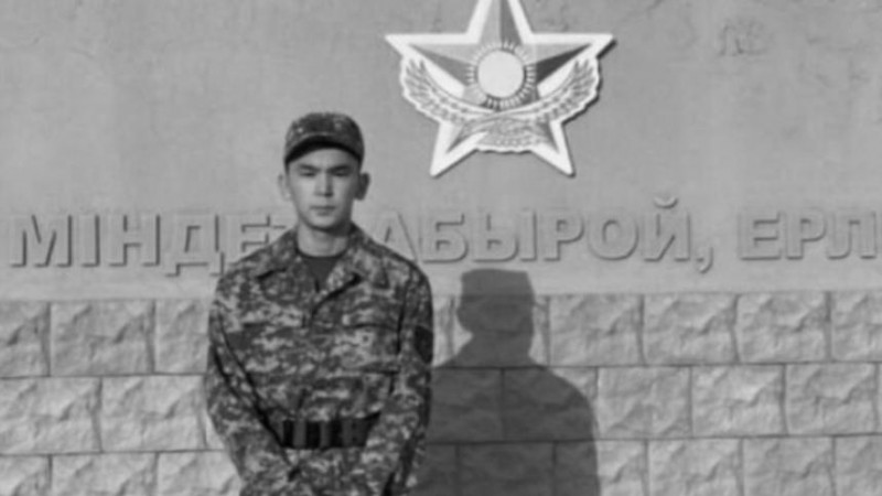 Жас сарбаз Әлібек Қалбайдың өлімі: Екі әскери шенді қызметтен қуылды