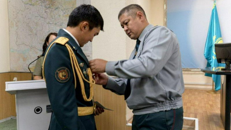 Суға батып бара жатқан бүлдіршіннің құтқарушысына төсбелгі табысталды