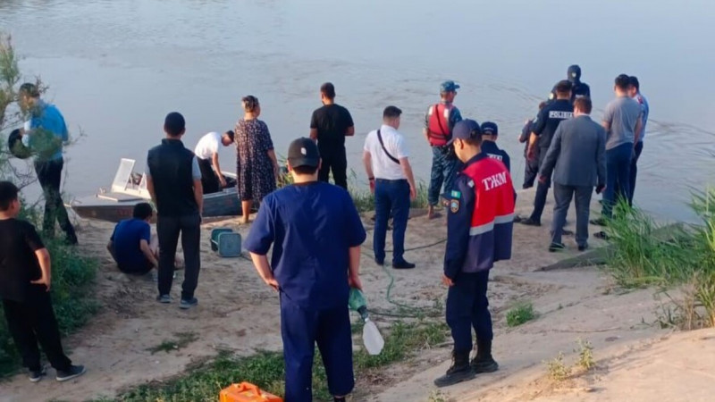 Атырауда мектеп түлектері суға батып кетті