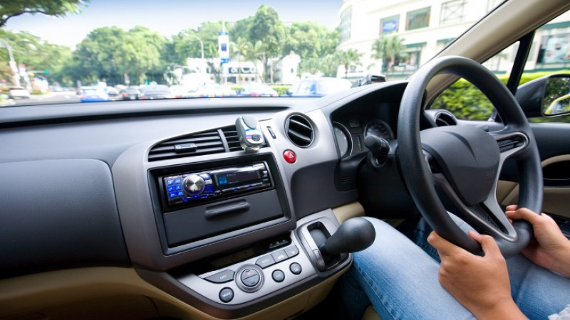 Елімізге рулі оң жақтағы көліктерді әкелуге тыйым салынады