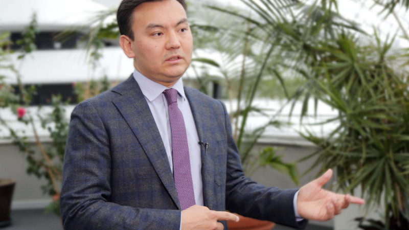 Қазақ оқушыларының 64%-ы ана тіліндегі мәтінді толық түсінбейді – Рауан Кенжеханұлы