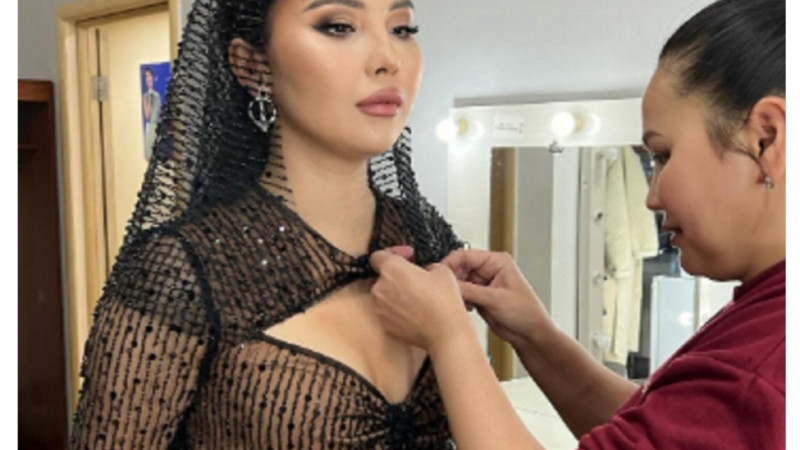 "Ішінен киім киген бе өзі?": Дана Кентайдың ашық образын желі қолданушылар сынға алды