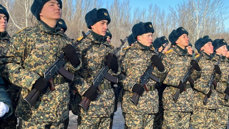 Таразда 300-ге жуық жас сарбаз ант қабылдады