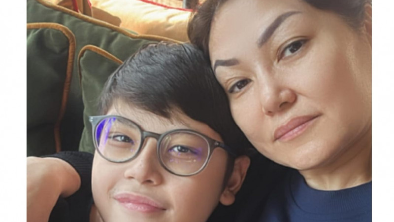 Дана Нұржігіт бұрынғы күйеуінің өлімі ұлына қалай әсер еткенін айтты.