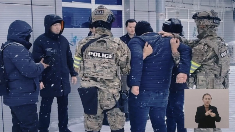 Қорқытып ақша сұрағандардан қашу үшін жәбірленуші 5-қабаттан секіріп кеткен – ІІМ