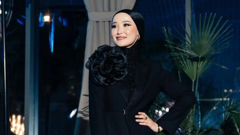 "Қара кебінге оранып алыпты": Мөлдір Әуелбекова образын сынағандарға жауап берді