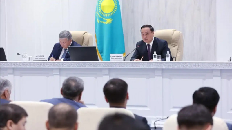 Қарашөкеев аудан әкімдері мен сала басшыларының жұмысына көңілі толмайтынын айтты