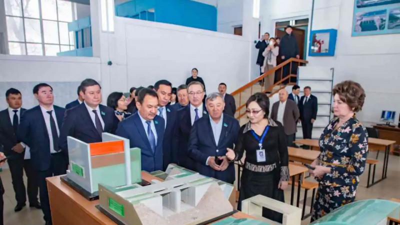 Сенаторлар Жамбыл облысында су шаруашылығы саласындағы кадр тапшылығын шешу жолдарын талқылады