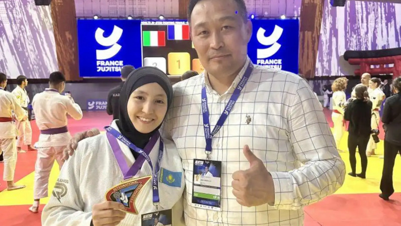 Атыраулық Әйгерім Парижде көк туды желбіретті