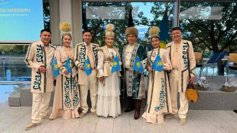 Республика күніне орай Германияда Жамбыл облысының өнерпаздары “Қазақстан – құтты мекенім!” атты қазақ концертін өткізді