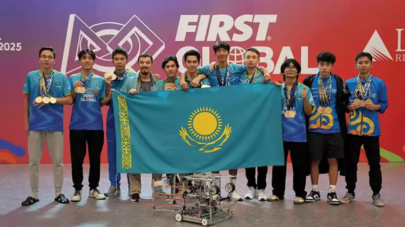 Цифрландыру мен STEM-білімнің нәтижесі: қазақстандық оқушылар робототехникада әлемдік рекорд орнатты