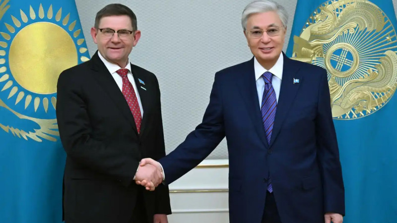 Мемлекет басшысы Қазақстандағы орыс, славян және казак ұйымдары қауымдастығының төрағасы, Парламент Мәжілісінің депутаты Сергей Пономаревті қабылдады