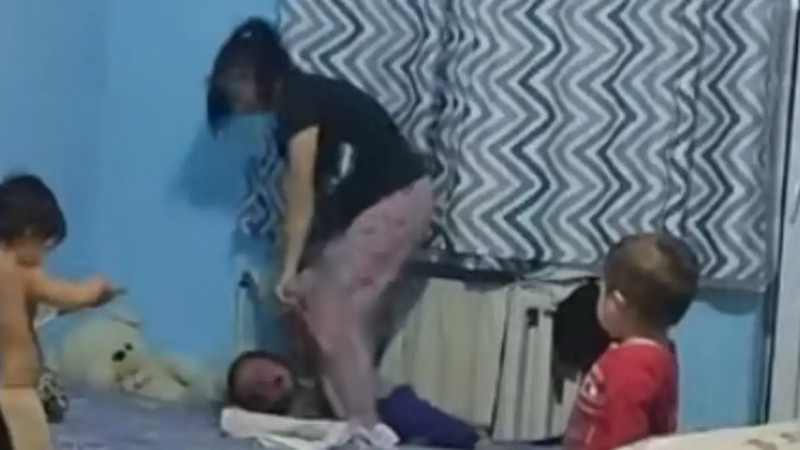 Жаркентте анасының баласына көрсеткен зорлығы қоғамды дүр сілкіндірді