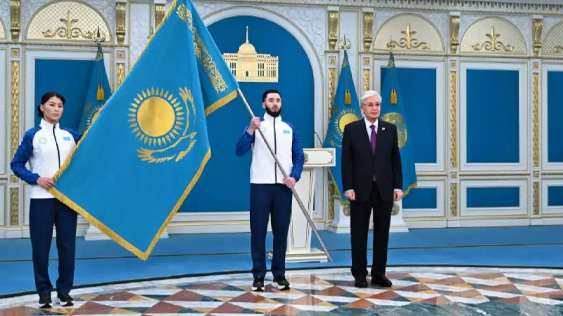 Президент Қысқы Олимпиада ойындары мен Паралимпиадаға қатысатын ұлттық құрама мүшелеріне Мемлекеттік туды тапсырды
