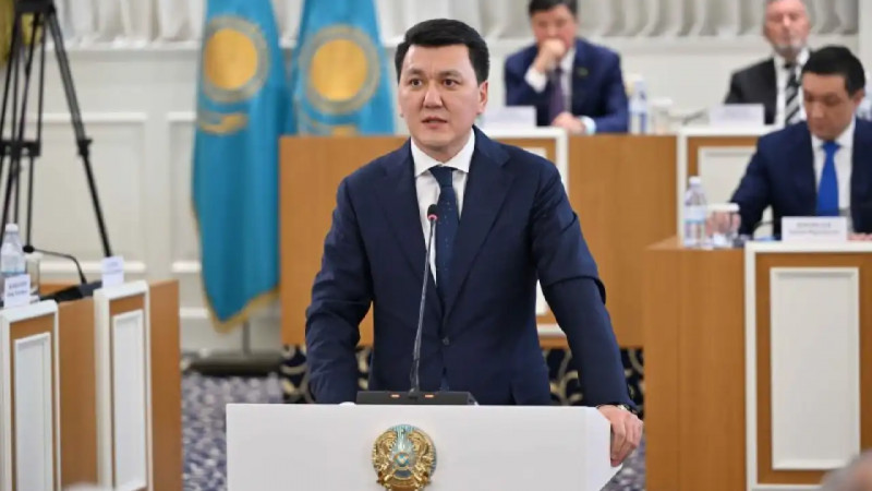 Ерлан Қарин: «Жалпы саны, конституциялық реформаға қатысты  7 саяси партия, 16 қоғамдық ұйым өз ұсыныстарын жіберді»