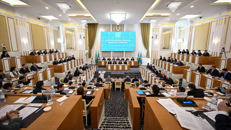 Конституциялық комиссияның екінші отырысында реформалар жөнінде келіп түскен ұсыныстар талқылануда