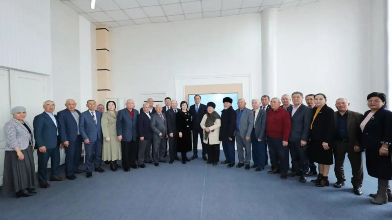 Ербол Қарашөкеев меркілік зиялы қауым өкілдерімен кездесті