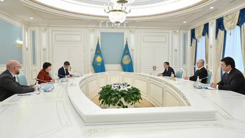 Цзоу Цзяи Азия инфрақұрылымдық инвестициялар банкі Қазақстанның энергетика, көлік және әлеуметтік инфрақұрылым секторларындағы бірқатар ірі жобаға қолдау көрсеткенін жеткізді