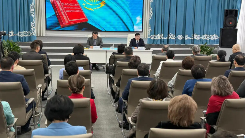Серік Сәлемов білім саласы өкілдерімен Конституция жобасын талқылады