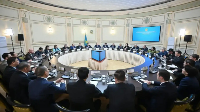 Мәулен Әшімбаев: Конституция бойынша референдум – саяси жүйені демократияландыру жолындағы маңызды қадам