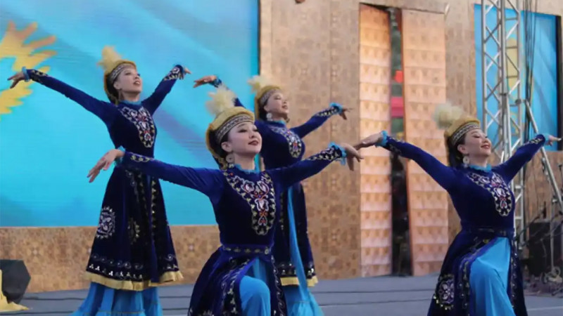 «Ән мен би керуені» Үндістанда: «Ақкербез» ансамблі қазақ өнерін халықаралық сахнада танытты