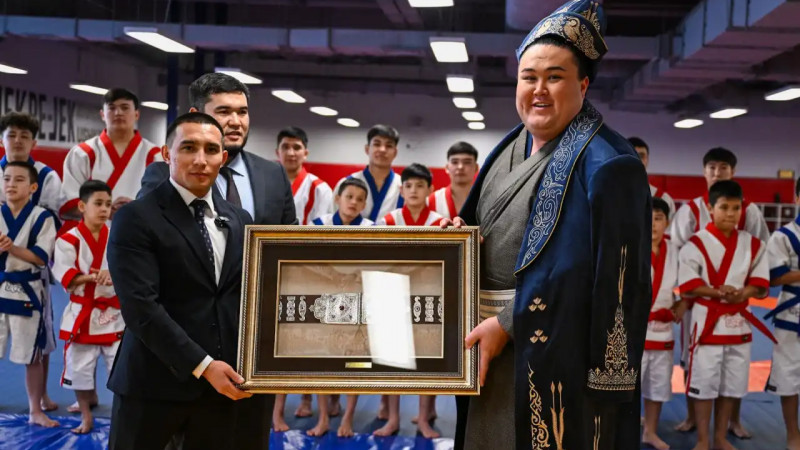 Жапонияда өнер көрсетіп жүрген сумошы Ерсін Балтағұл жас балуандарға тәжірибесімен бөлісті