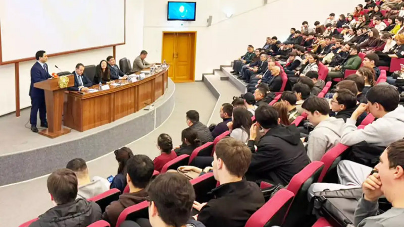 Жамбыл облысында жаңа Конституция жобасы талқыланды: білім мен жастарға жаңа мүмкіндіктерге басымдық берілмек