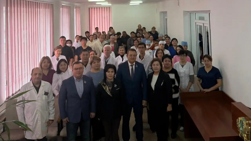 Жамбылда медицина қызметкерлерімен жаңа Конституция жобасы талқыланды