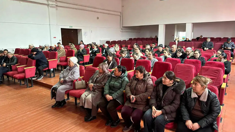 Еңбек адамымен ашық диалог: конституциялық реформалар талқыланды