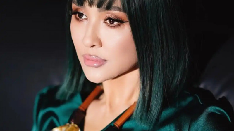 «Қара тізім» құпиясы: Меруерт Түсіпбаева телеарналардан неге жоғалып кетті?