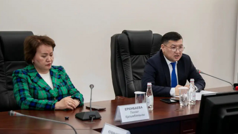 М.Х. Дулати атындағы Тараз университеті қабырғасында «Әділетті Конституция – қуатты мемлекет» тақырыбында кездесу өтті