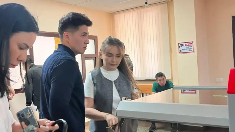 Астанада блогерлер Ерболат Жанабылов пен Эльмира Толегеноваға қатысты сот басталады