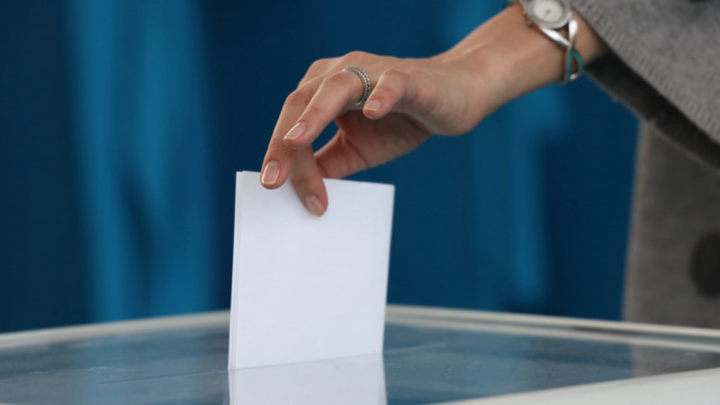 Референдум: сағат 12:00-дегі жағдай бойынша қазақстандықтардың 37,54%-ы дауыс берді