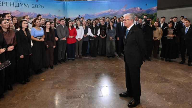 Мемлекет басшысы референдумға белсене қатысқан жастармен әңгімелесті