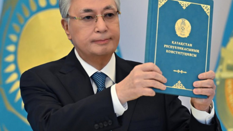 Президент жаңа Конституцияға қол қою рәсіміне қатысты