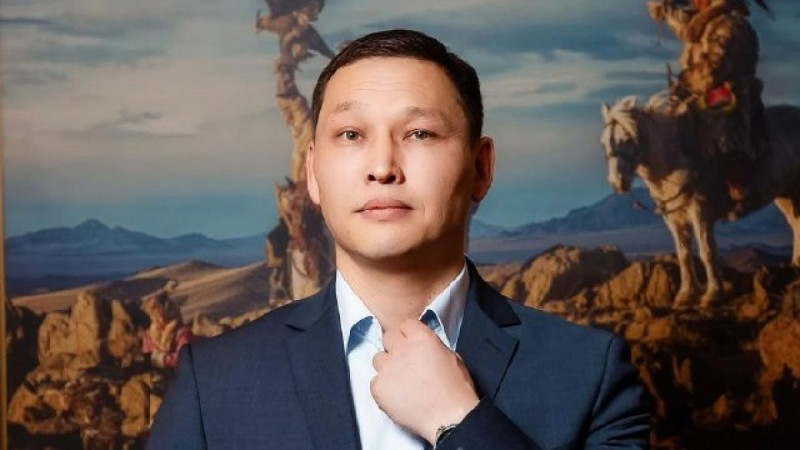 Алматыда жалған ақпарат тарату және алаяқтық күдігімен Санжар Бокаев ұсталды