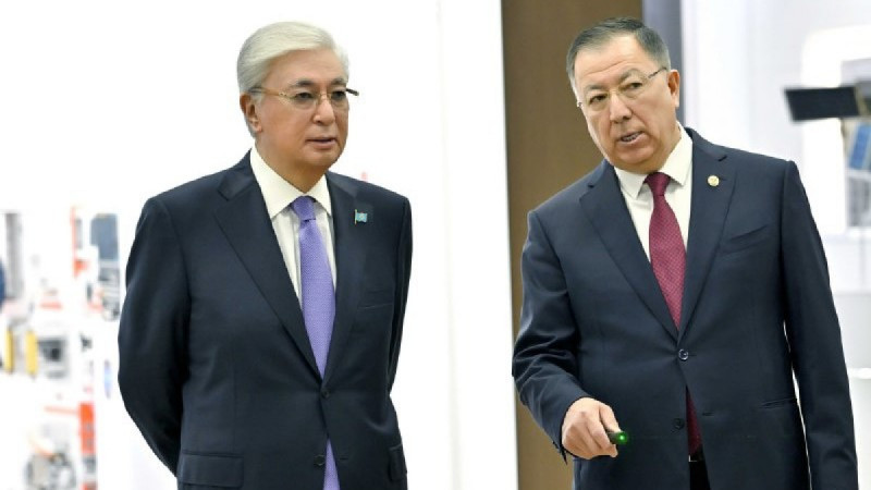 Тоқаев ҚазҰУ-дың ғылыми әлеуетімен танысты: жаңа технологиялар мен ірі жобалар таныстырылды